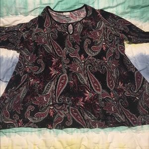 Shark bite paisley top by Avenue